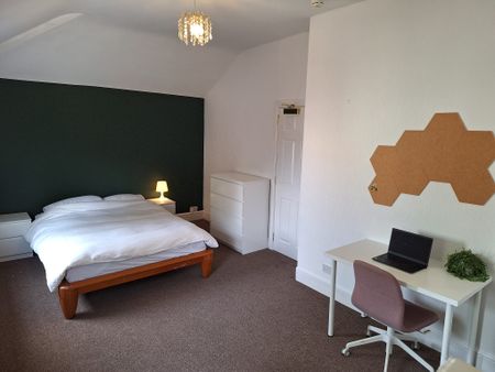 *Rooms available now* - Photo 2