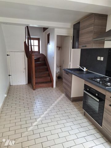 Maison de bourg mitoyenne F située en centre bourg - Photo 4