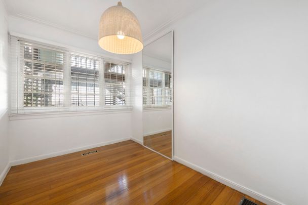 2/4 Clowes Street, South Yarra. - Photo 1