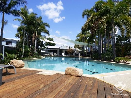 Studio Apartment incl Water Bill - Resort Style Complex 100M to Westfield - Photo 1