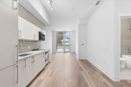 For Lease - 2075 King Road Unit# 124, King, Ontario - Photo 4