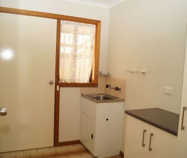 Well Located, Neat & Tidy Unit! - Photo 4