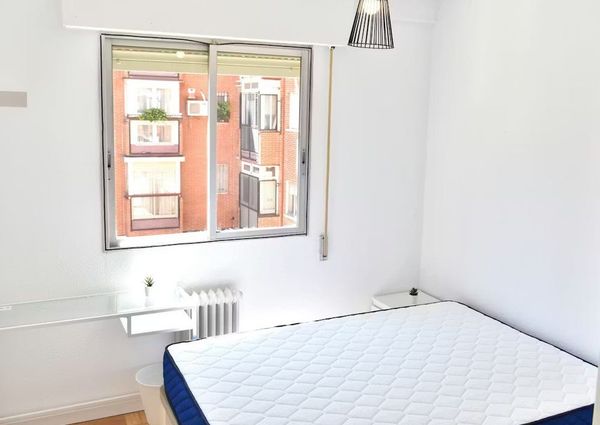 Calle de la Liberación, Madrid, Community of Madrid 28033