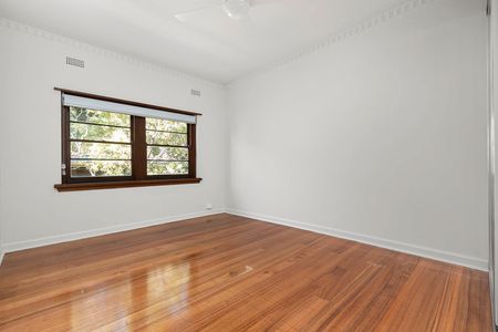 One Bedroom Apartment in Prime Location - Photo 3