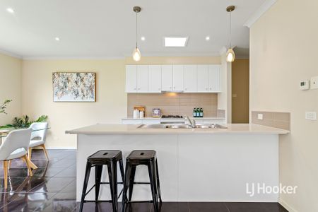 30 Crossway Avenue, Tarneit VIC, Belconnen - Photo 2