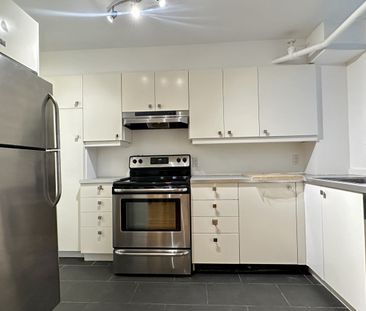 2505 Van Horne , #1 - Photo 4