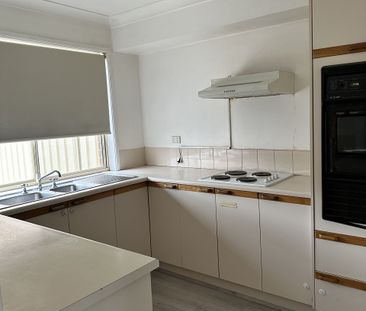 3 Bedroom Townhouse - Prime Position - Photo 3