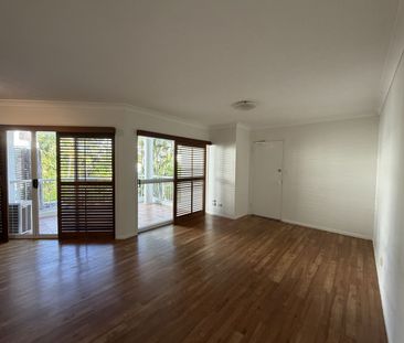 2 Bedroom Unit in Broadbeach! - Photo 2