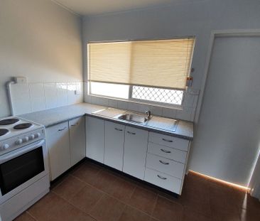 Neat 1 bedroom unit - Photo 2