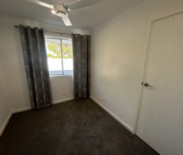 SOLAR - TWO SPLIT SYSTEMS & EVAP - IDEAL LOCATION - Photo 3