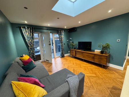 2 Bed Bungalow, Hassocks Road, SW16 - Photo 2