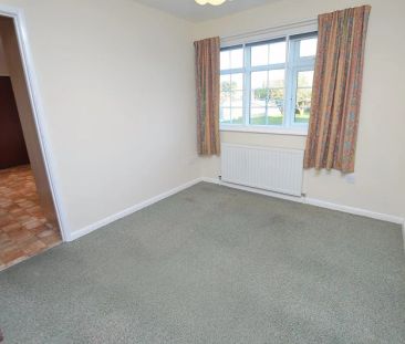 64 High Street, - Photo 3