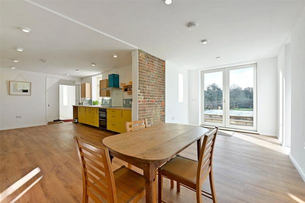 2 bedroom end of terrace house to rent - Photo 1