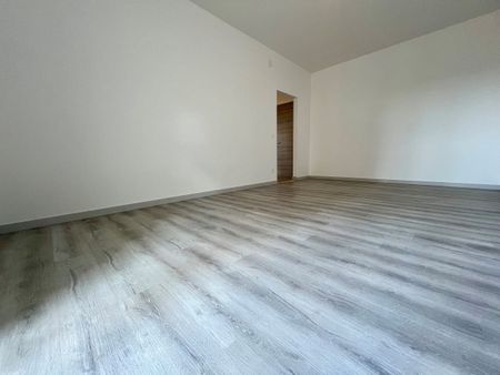 Moderno 3.5 locali completamente ristrutturato a Chiasso - Photo 2