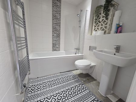 Kitchener House, Warwick Road, West Drayton, UB7 9BS - Photo 5