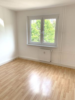 Einziehen und Wohnen… Ihre gemütliche 1-Zimmer-Wohnung in Bernsdorf! - Photo 1