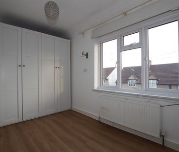 3 bedroom Terraced House to let - Photo 6