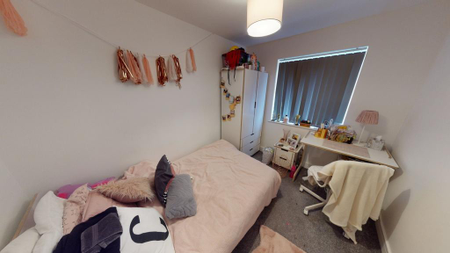 4 bedroom terraced house to rent - Photo 3