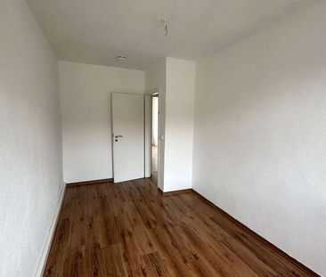 ++TOP Saniert - 3-Raumwohnung in ruhiger Lage mit EBK++ - Photo 1
