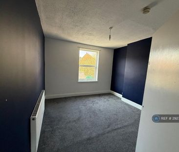 2 bedroom semi-detached house to rent - Photo 5