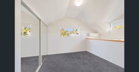 CONVENIENT TO QUT AND ROYAL BRISBANE HOSPITAL, Location is Everything! - Photo 3