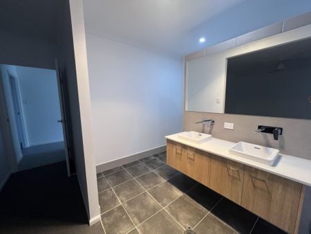Modern Family Living - Photo 2
