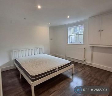 4 bedroom semi-detached house to rent - Photo 3