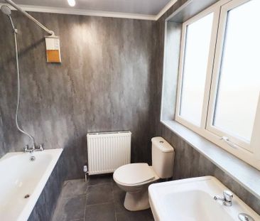 2 bedroom end of terrace house to rent - Photo 4