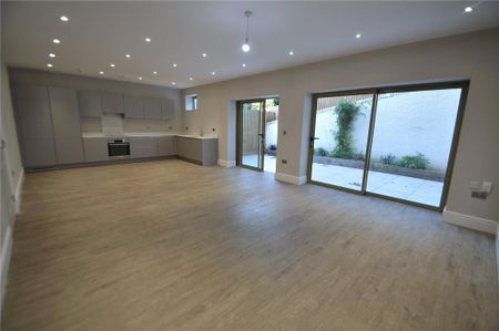 3 bedroom apartment to rent - Photo 4