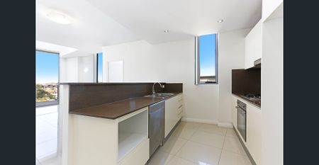 Stylish Three-Bedroom Apartment with Uninterrupted District Views - Photo 4