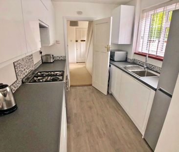 4 bedroom semi-detached house to rent - Photo 5