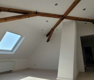 Neu renovierte 3 Zimmer-Altbau-Wohnung mit EBK in der Innenstadt - Photo 1