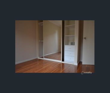 Spacious 2 Bedrooms Granny Flat in the heart of Ingleburn - Photo 1