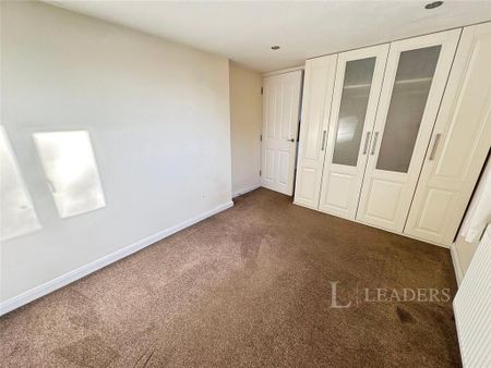 4 bedroom semi-detached house to rent - Photo 3