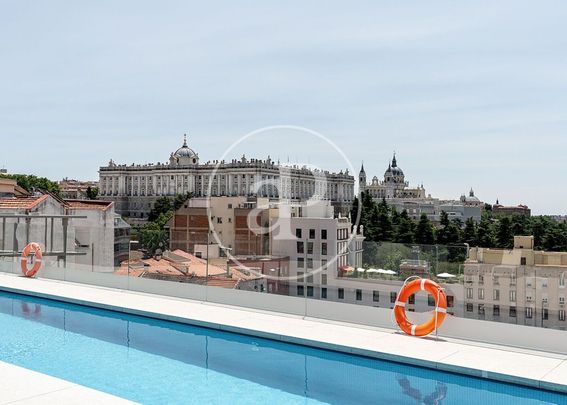 2 bedroom luxury penthouse for rent in Madrid, Spain - Photo 1