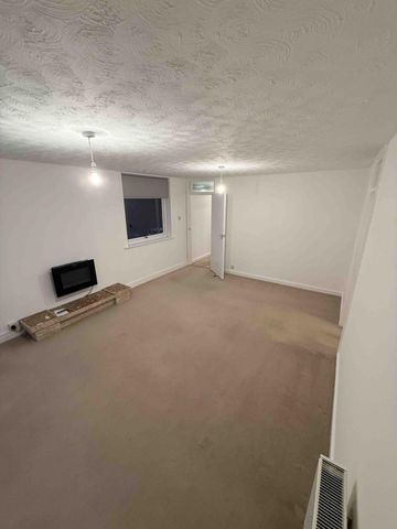 Spacious 3-Bedroom Flat to Let in Aylesbury - Photo 4