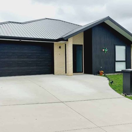 Spacious 4-Bedroom Family Home with Stunning Rural Views – Pokeno - Photo 4