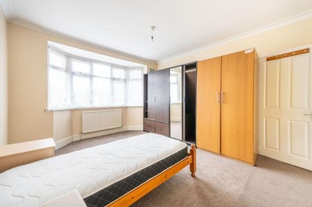 4 bedroom semi-detached house to rent - Photo 5