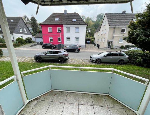 Wohnen in der Becke im Erdgeschoss! Schöne 3-Zimmer-Wohnung mit Balkon in Hemer Becke - Photo 1