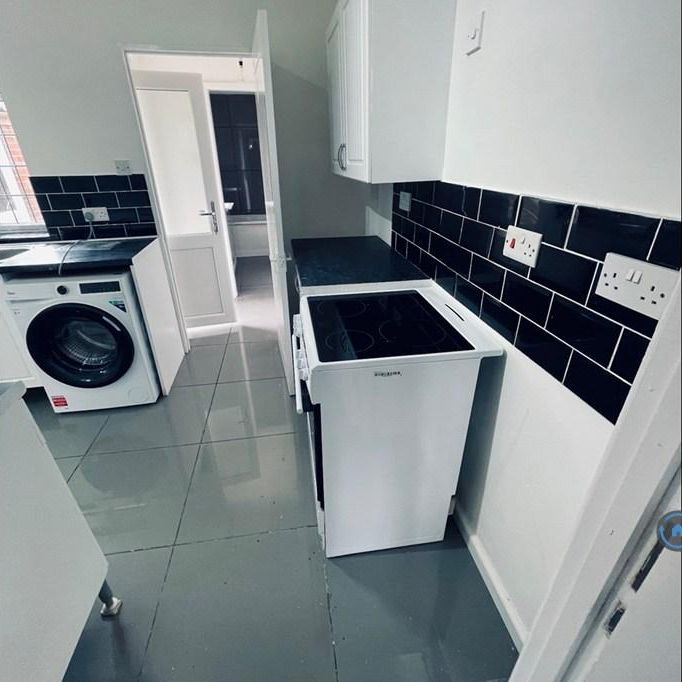 2 bedroom terraced house to rent - Photo 1