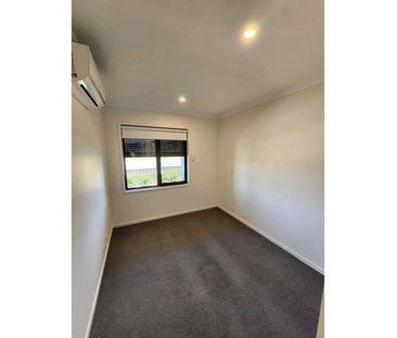 Near New 3 Bedroom Townhouse - Photo 6