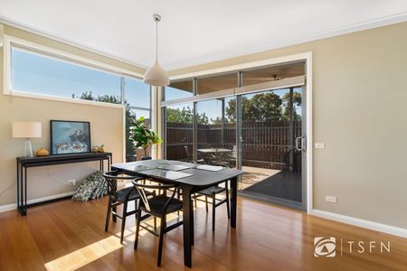 Stunning Two Bedroom Fully Furnished Townhouse - Available May 2026 - Photo 4