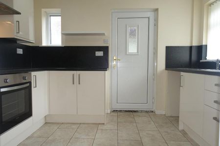 2 bedroom semi-detached house to rent - Photo 5