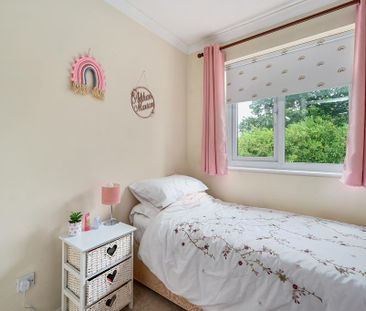 3 bedroom semi-detached house to rent - Photo 6