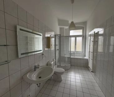 2-Zimmer Altbau mit Balkon zum Verlieben: Renoviert in Pempelfort! - Photo 3
