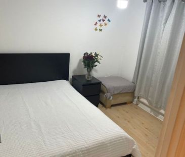 Room in a Shared House, Jasmine Close, IG1 - Photo 3