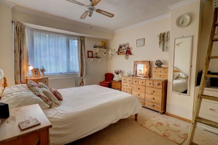 4 bedroom semi detached house to rent - Photo 4