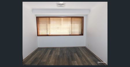 Well-Presented 3 Bedroom Family Home - Photo 4