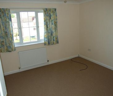 2 bedroom semi-detached house to rent - Photo 6