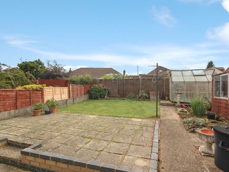 2 bedroom bungalow to rent Fairway, Northampton, Northamptonshire, NN2 - Photo 4